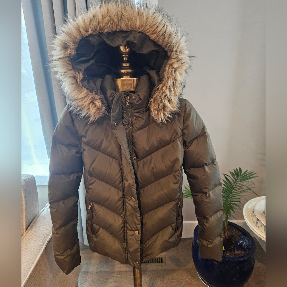 Bundle 3/$40. GAP Women's Olive Green Fur-Trimmed Puffer Jacket